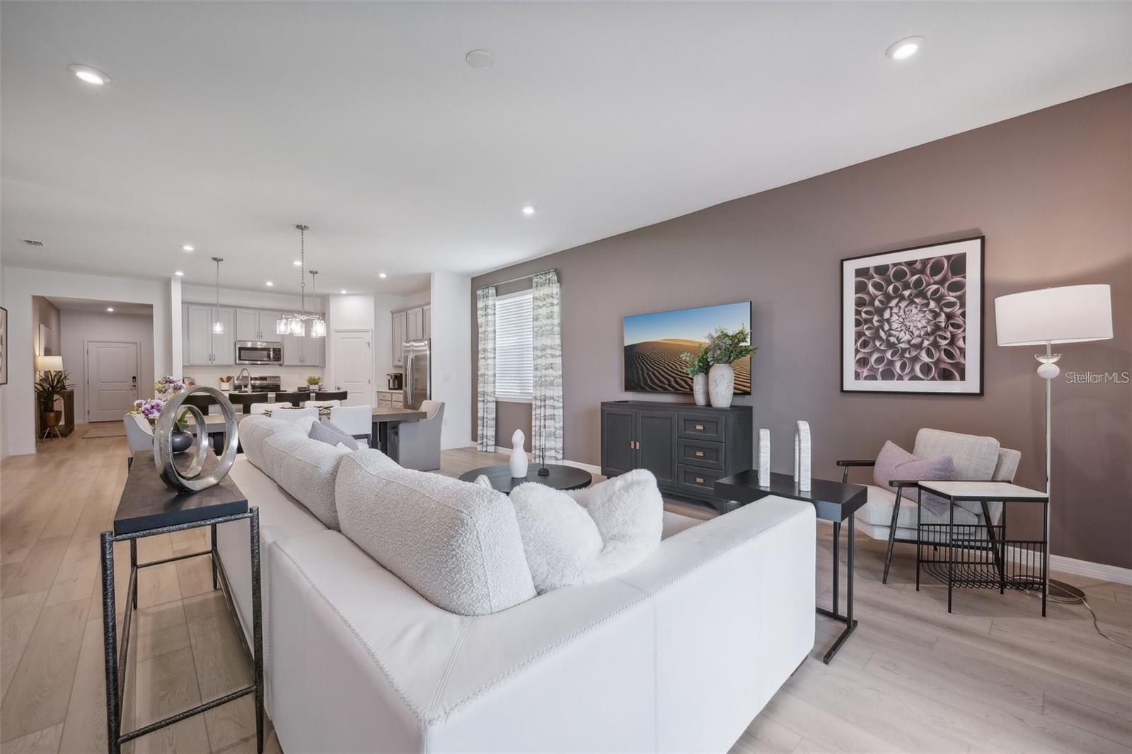 1802 LATTICE WAY