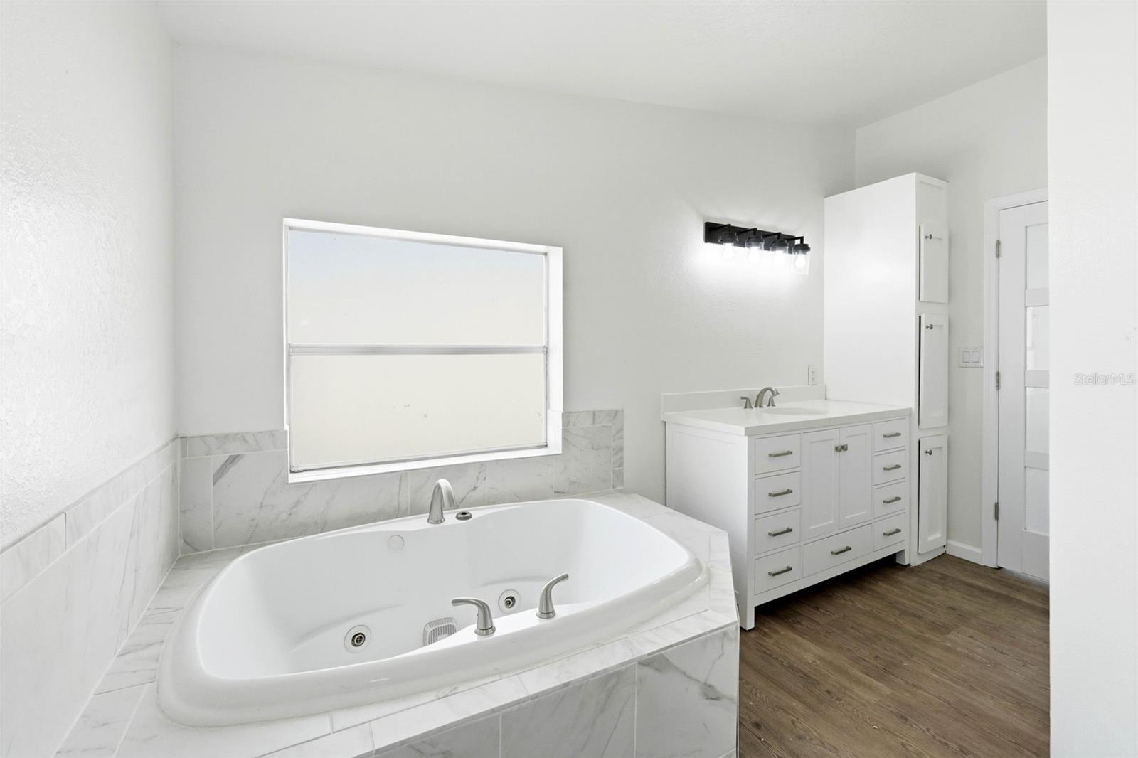 HERITAGE WOOD N LAKES ESTATES - Residential