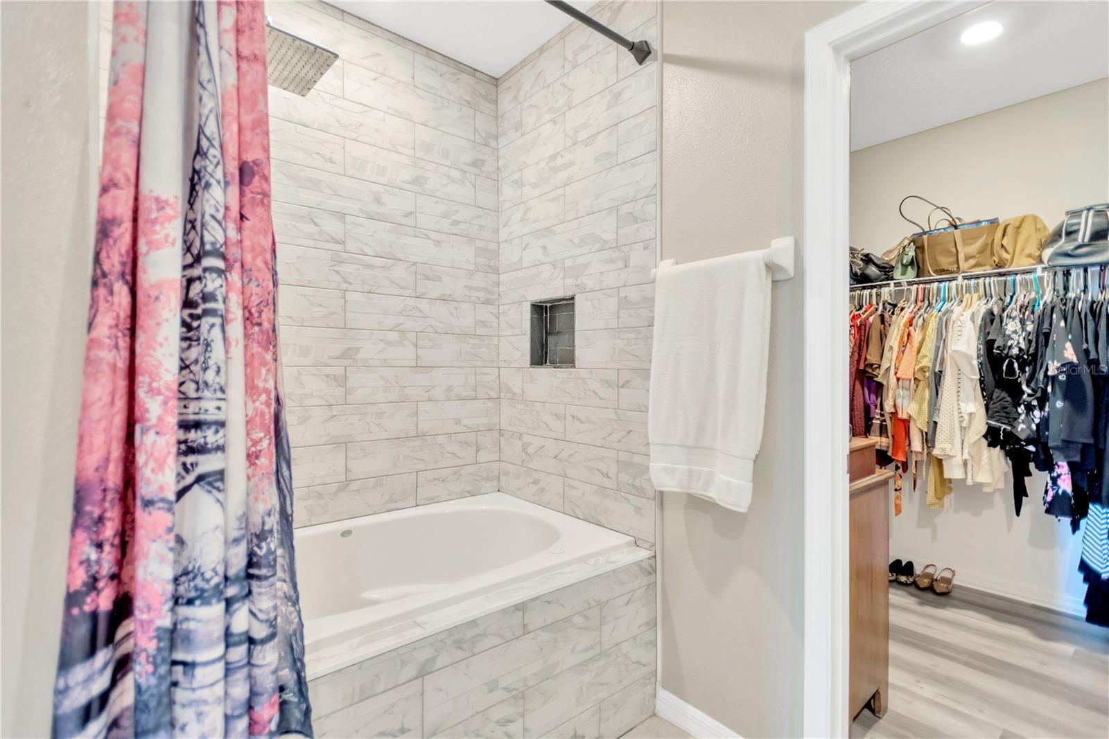 LYNWOOD ESTATES - Residential