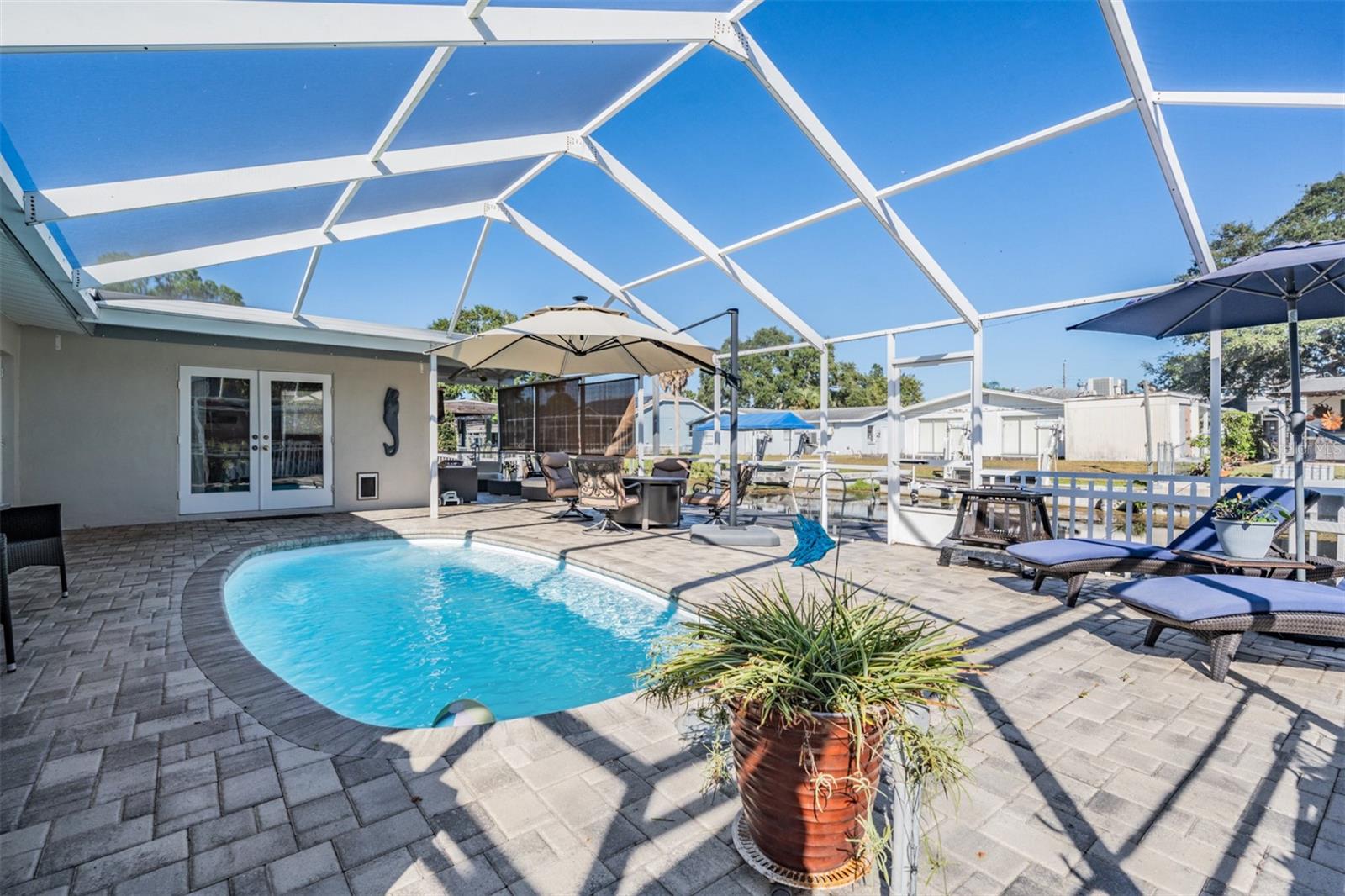 208 W CANAL DRIVE