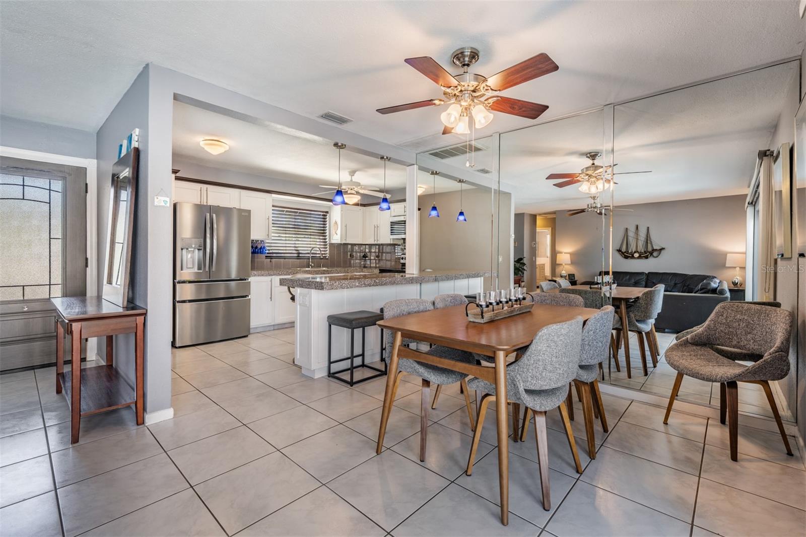 208 W CANAL DRIVE