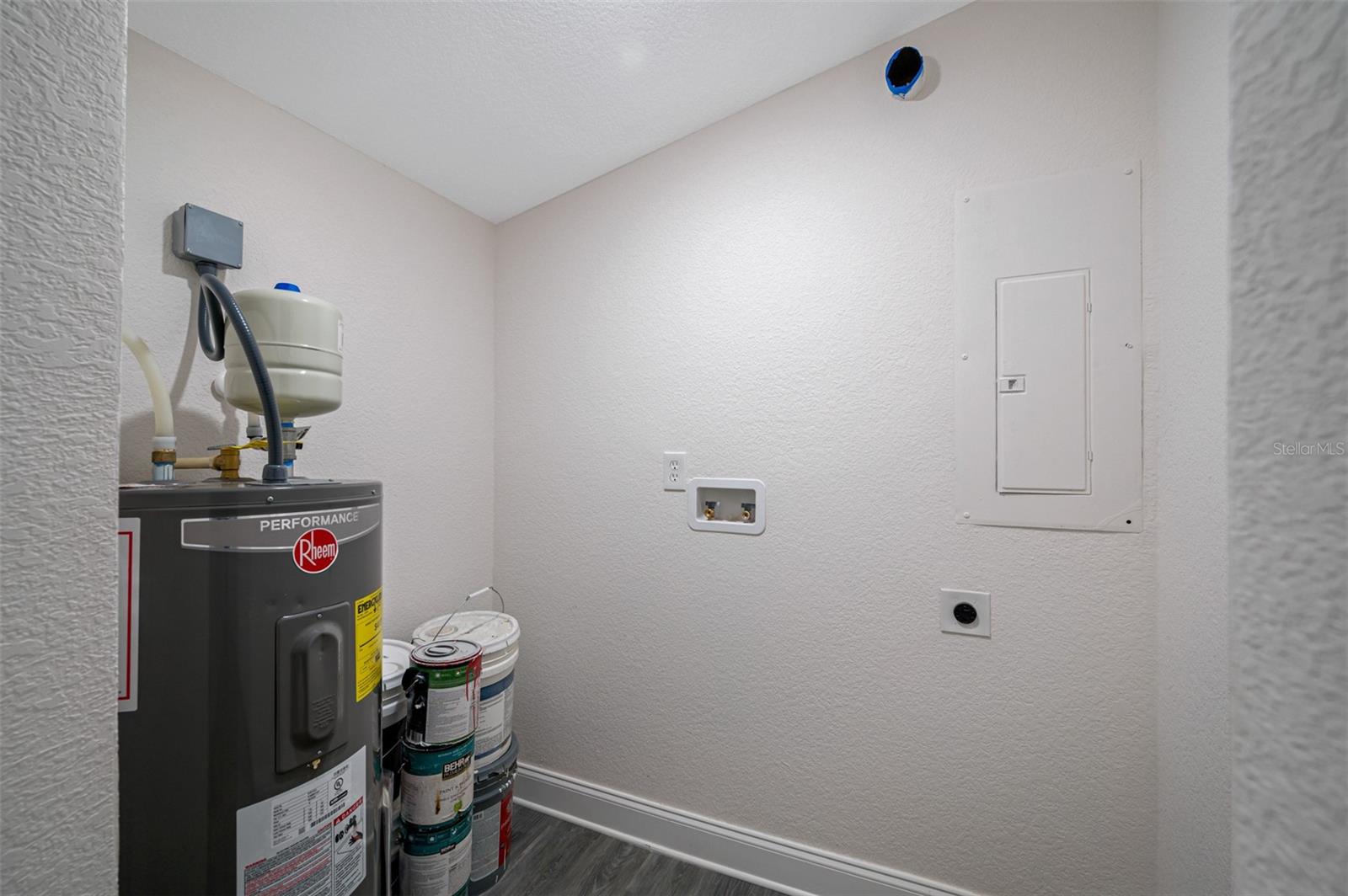 DISSTON BLVD HEIGHTS - Residential Lease