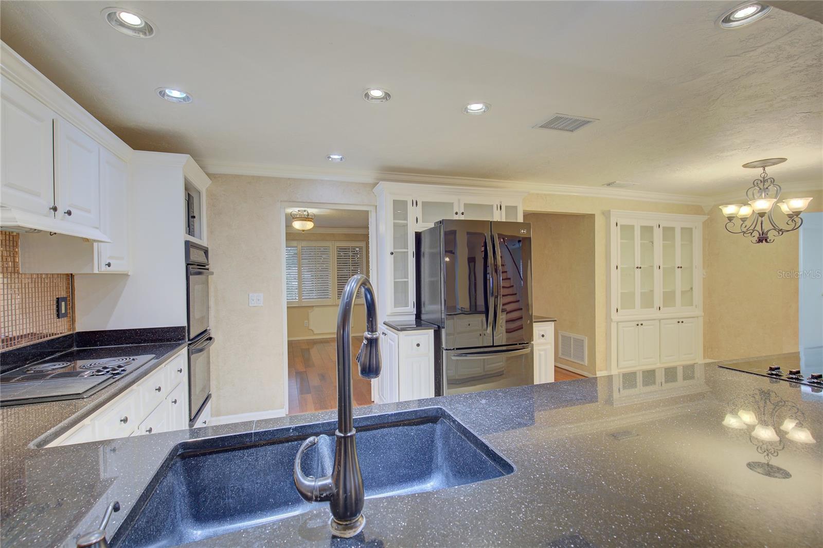 FRESH WATER ESTATES - Residential Lease