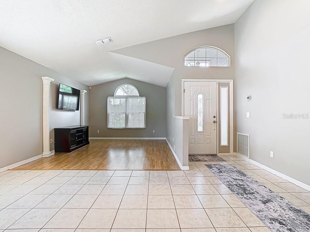 2641 DELCREST DRIVE