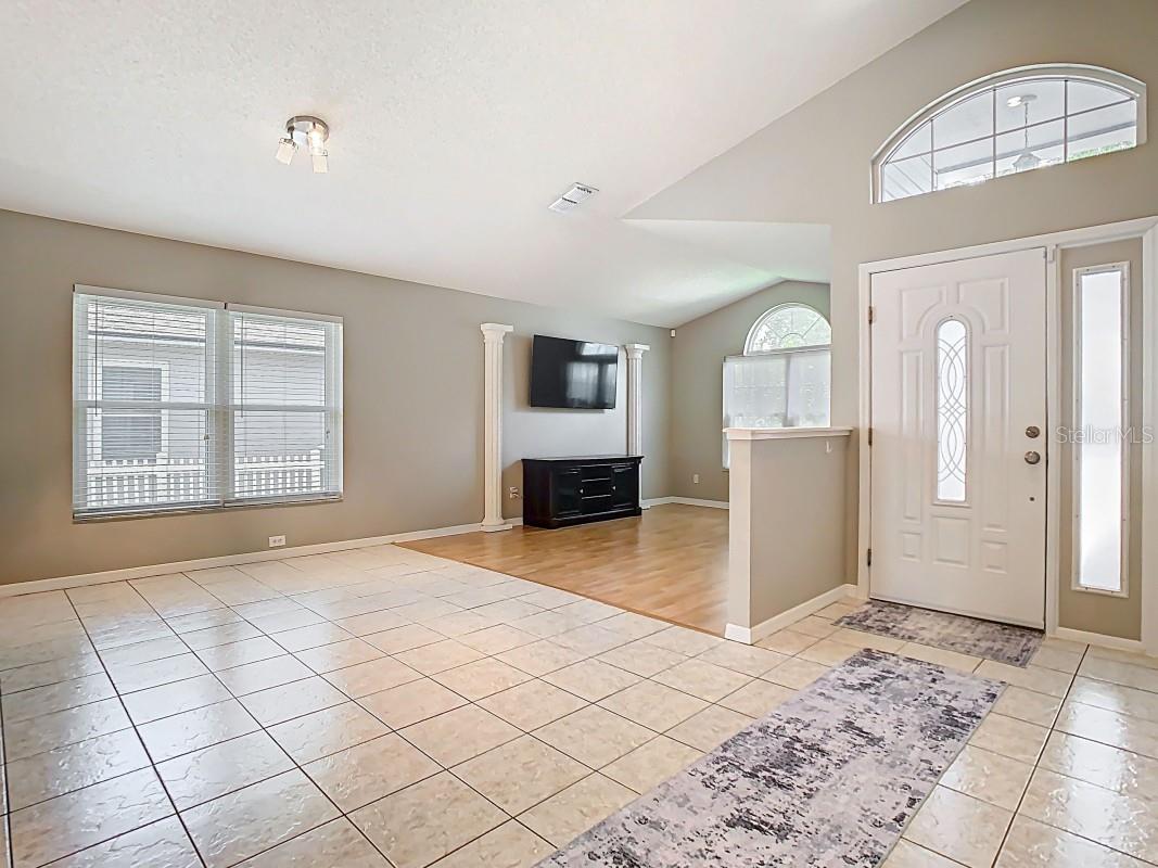 2641 DELCREST DRIVE