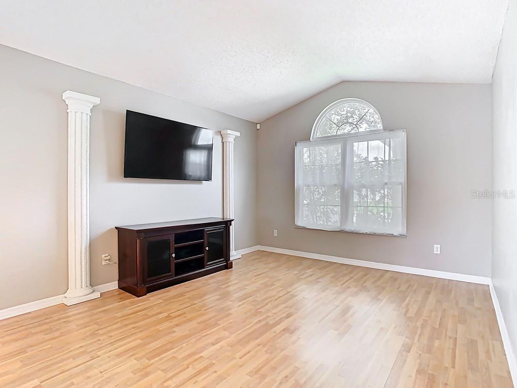 2641 DELCREST DRIVE