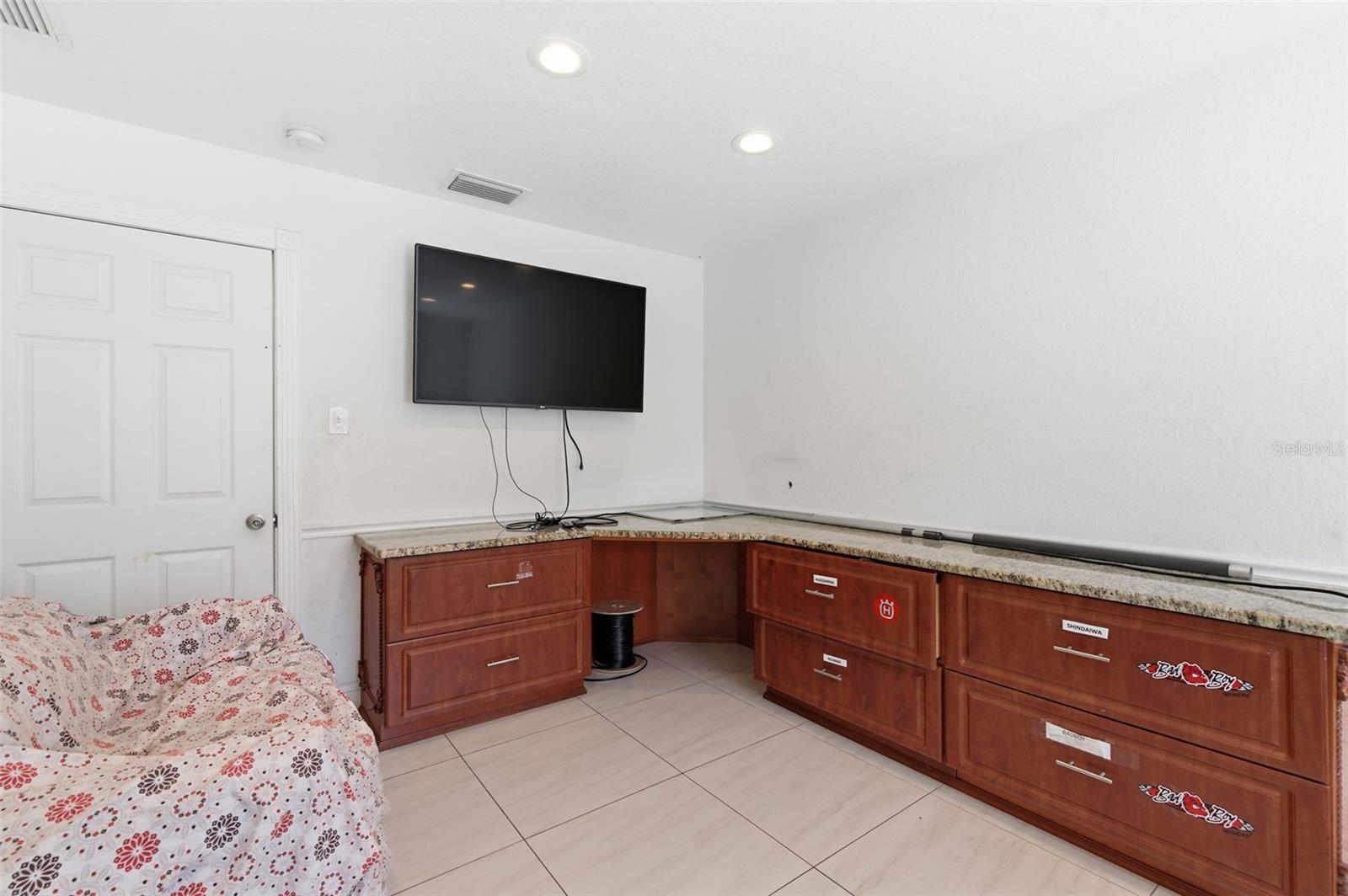 UNPLATTED - Commercial Lease