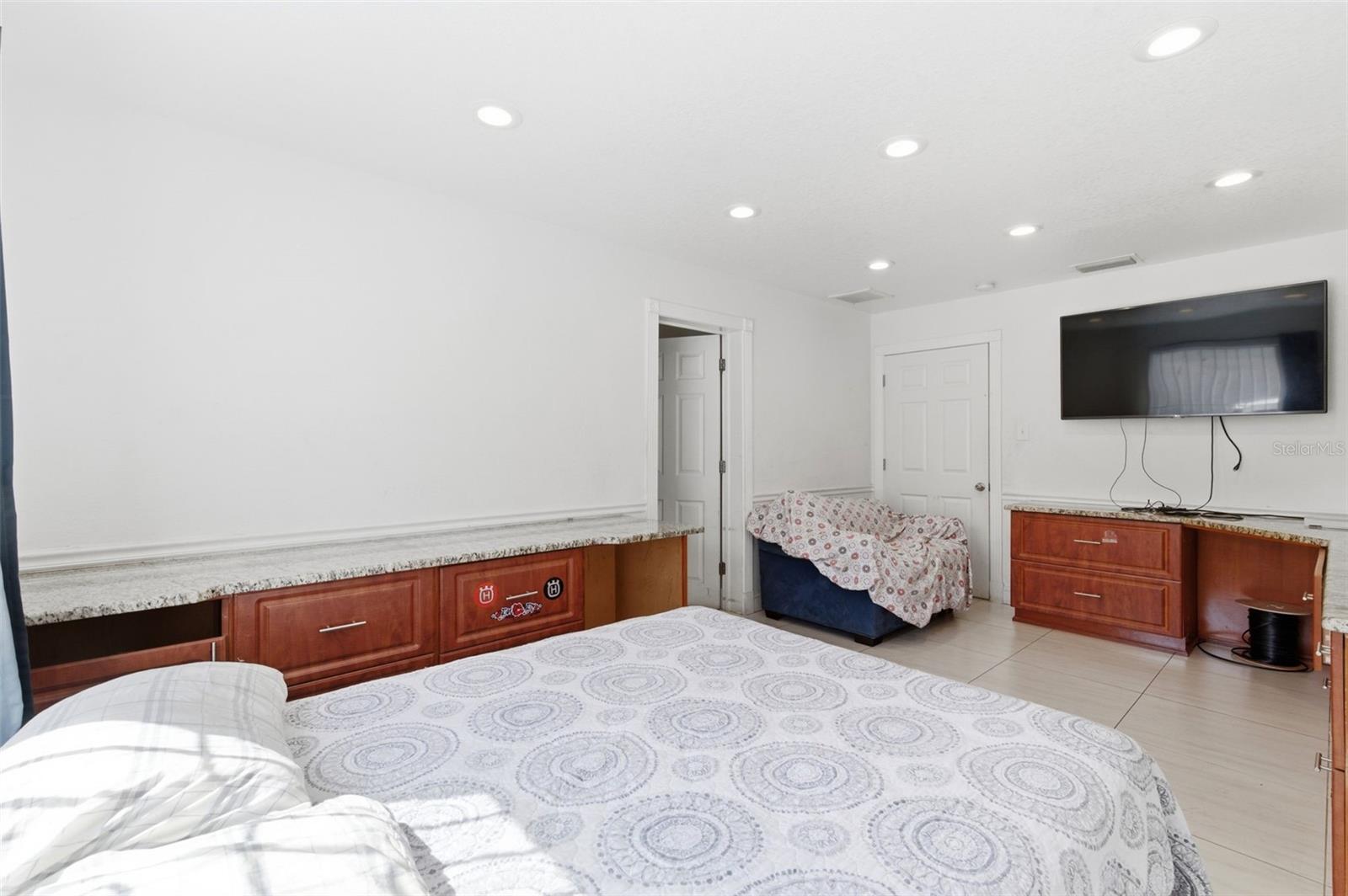 UNPLATTED - Commercial Lease