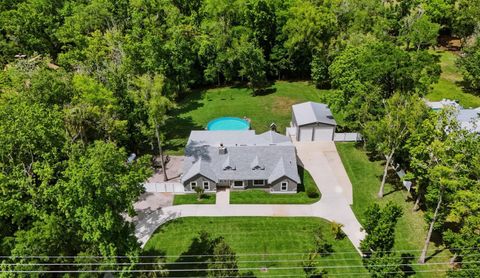 Photo of 130 E Bahama Road, Winter Springs, FL 32708 (MLS # O6398011)