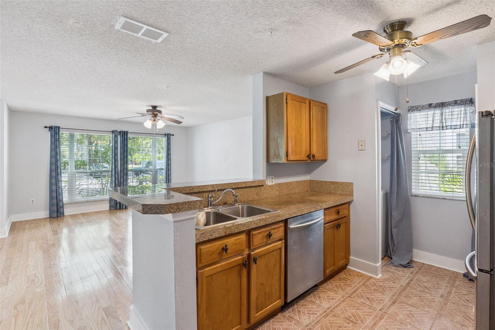 HUNTERS CHASE CONDO PH 1 - Residential