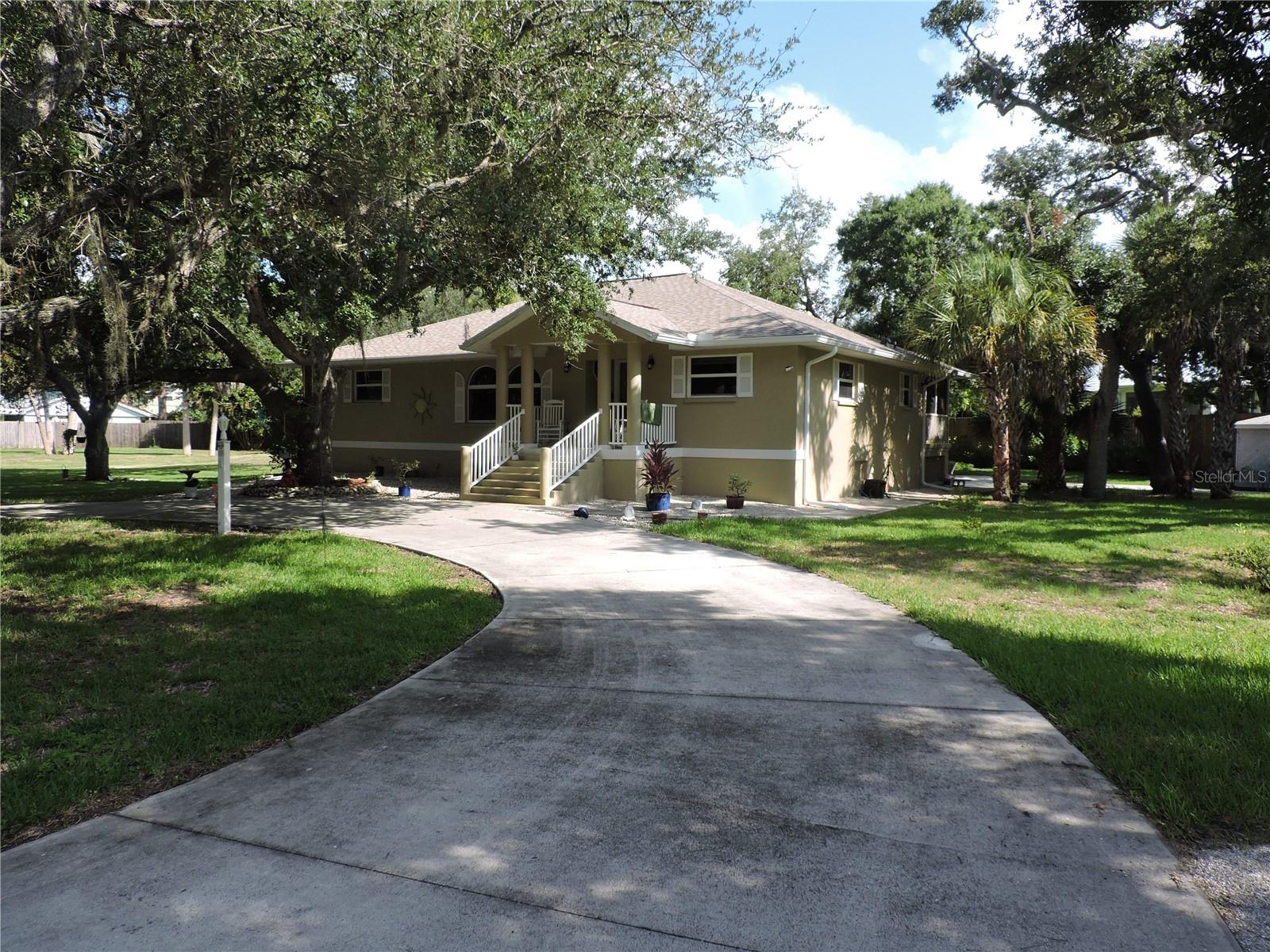 905 COLONIAL ROAD
