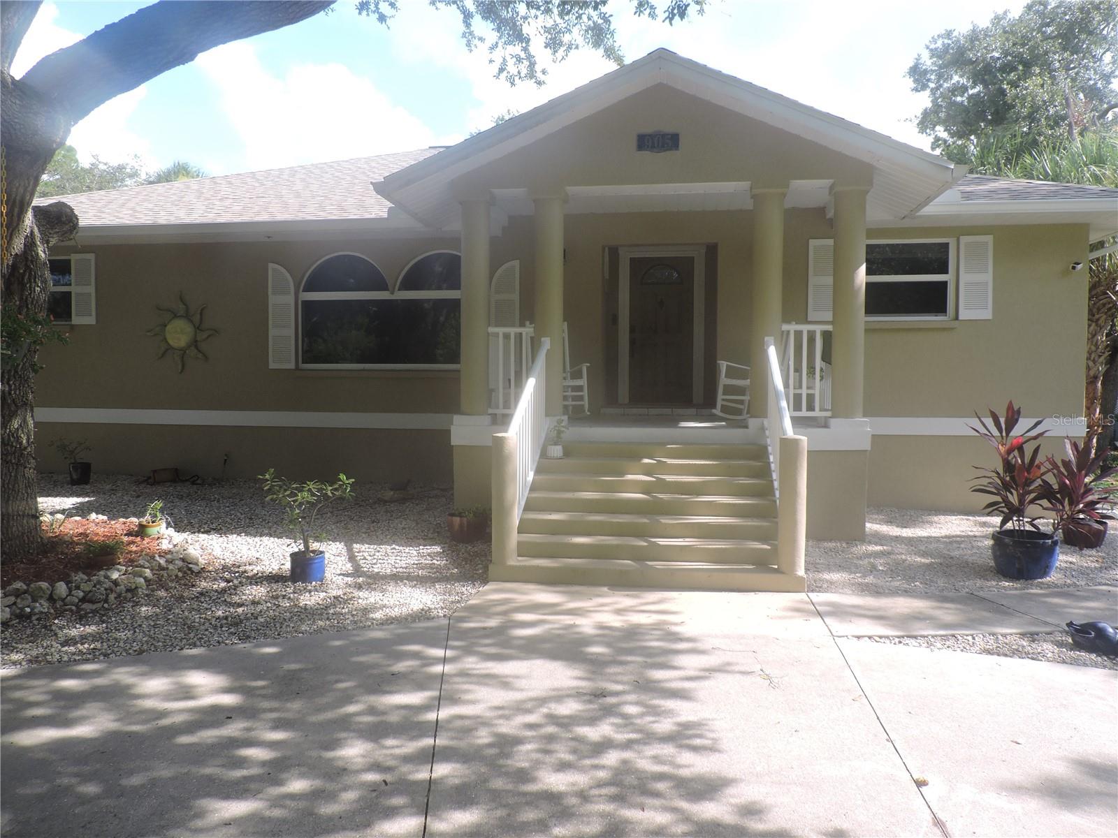 905 COLONIAL ROAD