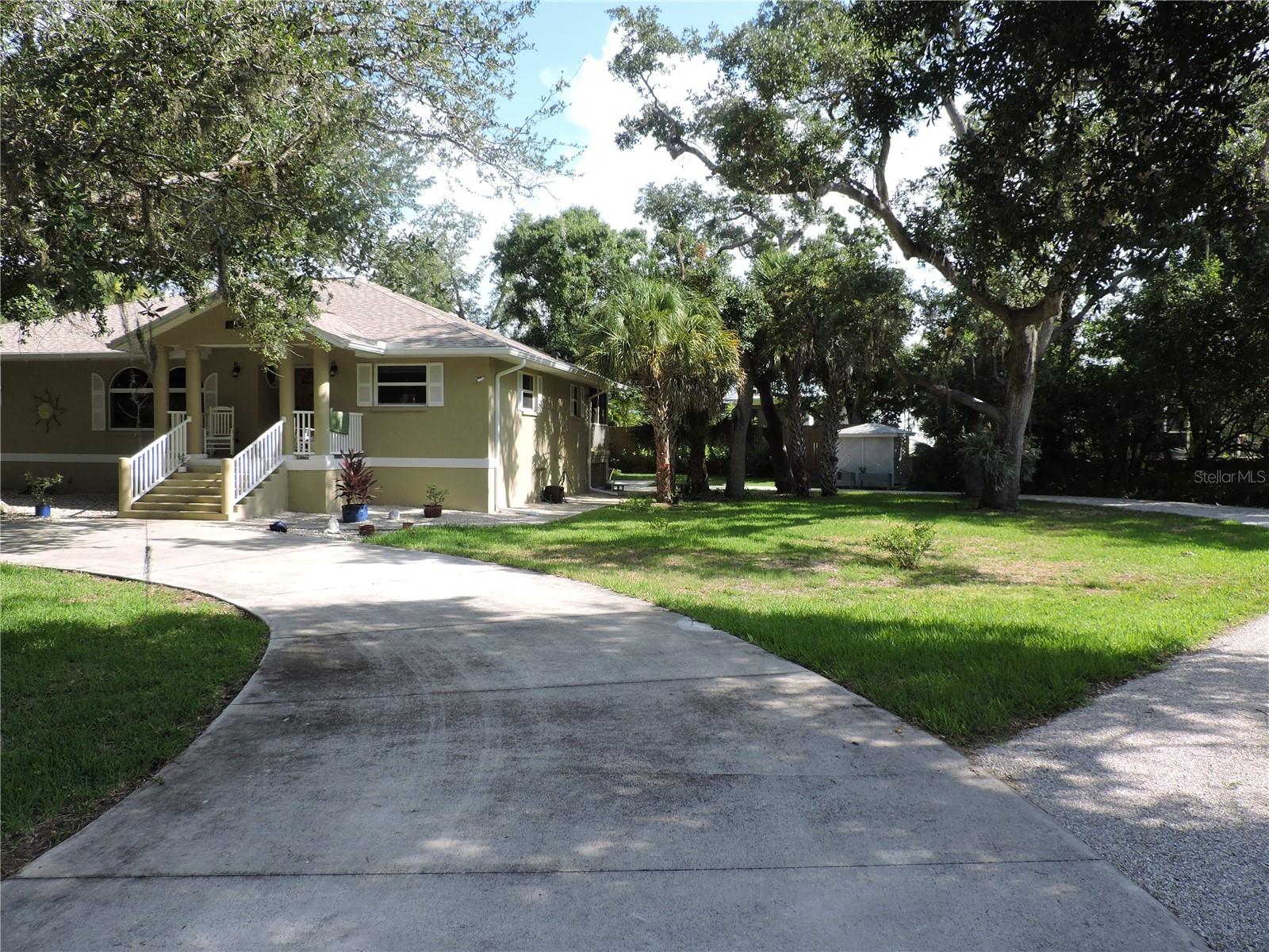 905 COLONIAL ROAD