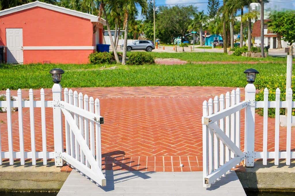 Photo of 11855 1st Street E, Treasure Island, FL 33706 (MLS # TB8539504)