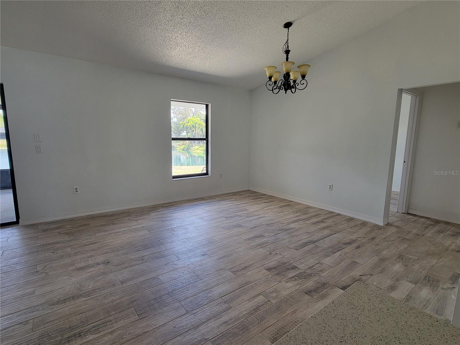 CENTRE LAKE - Residential