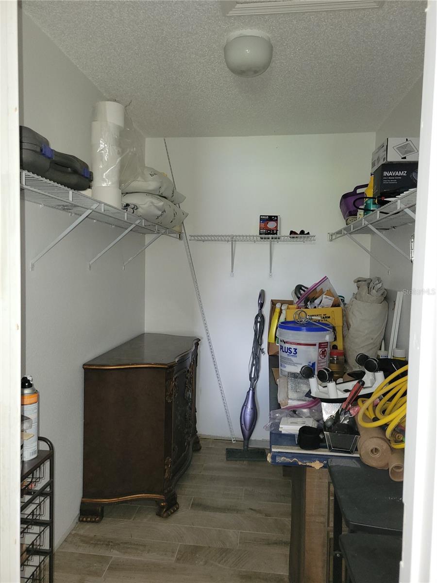 CENTRE LAKE - Residential