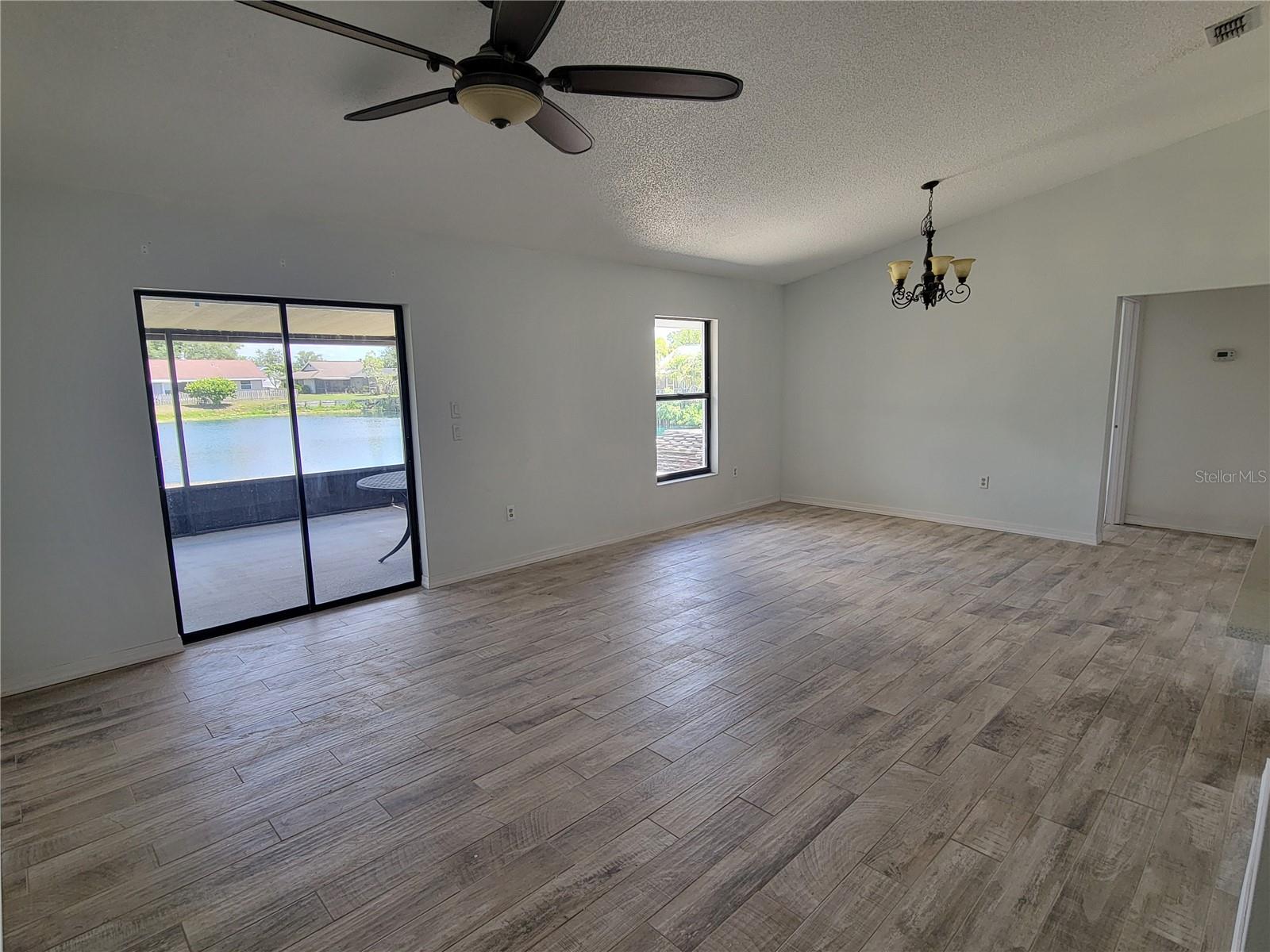 CENTRE LAKE - Residential