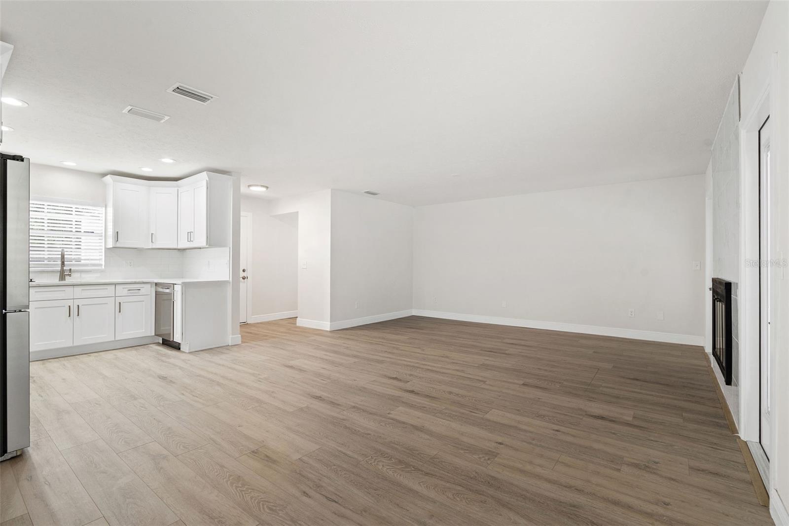 PRESIDENTIAL MANOR UNIT 2B - Residential