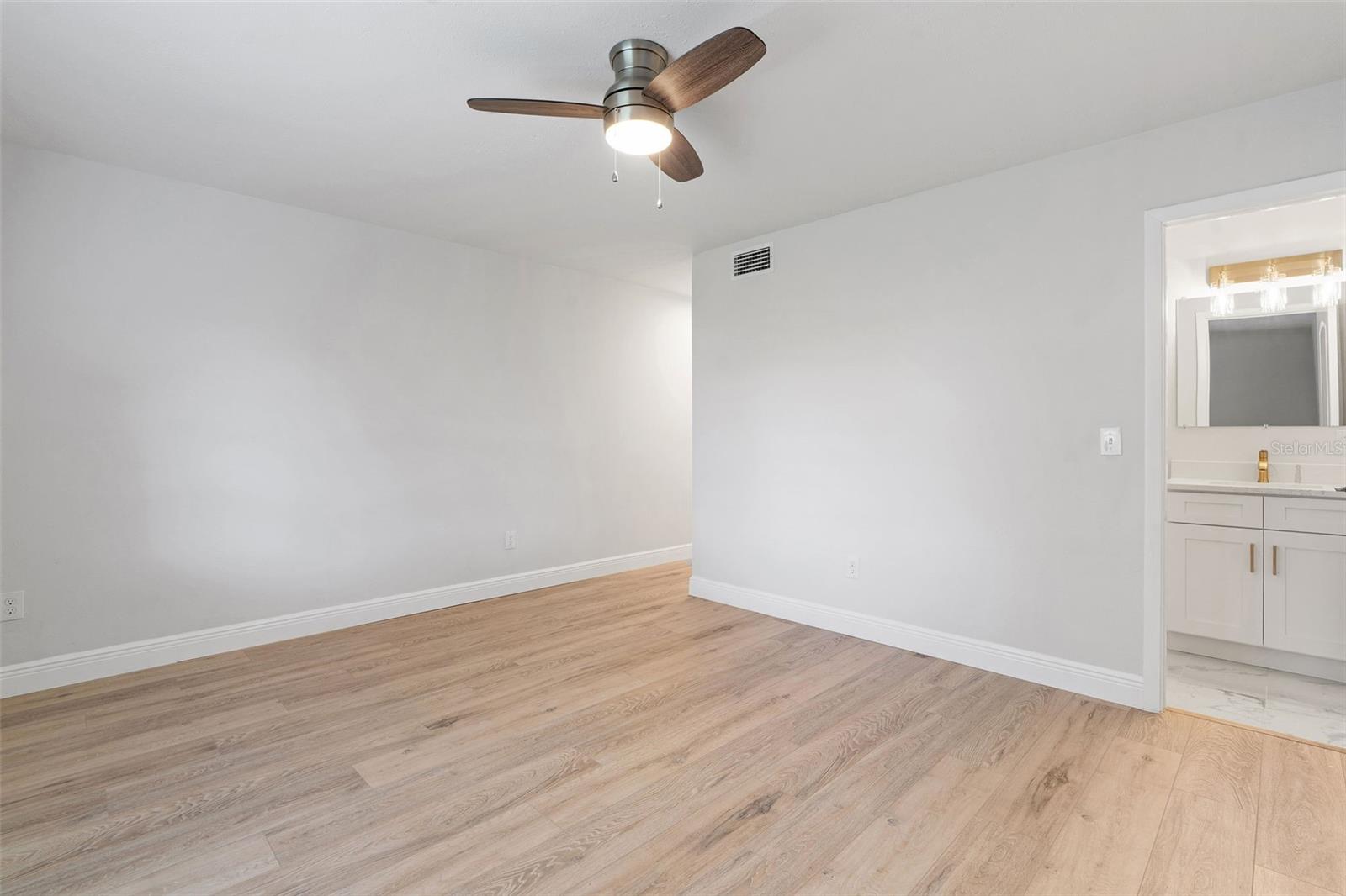 PRESIDENTIAL MANOR UNIT 2B - Residential