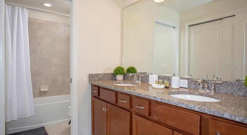 WINDSOR AT WESTSIDE PH 2B - Residential