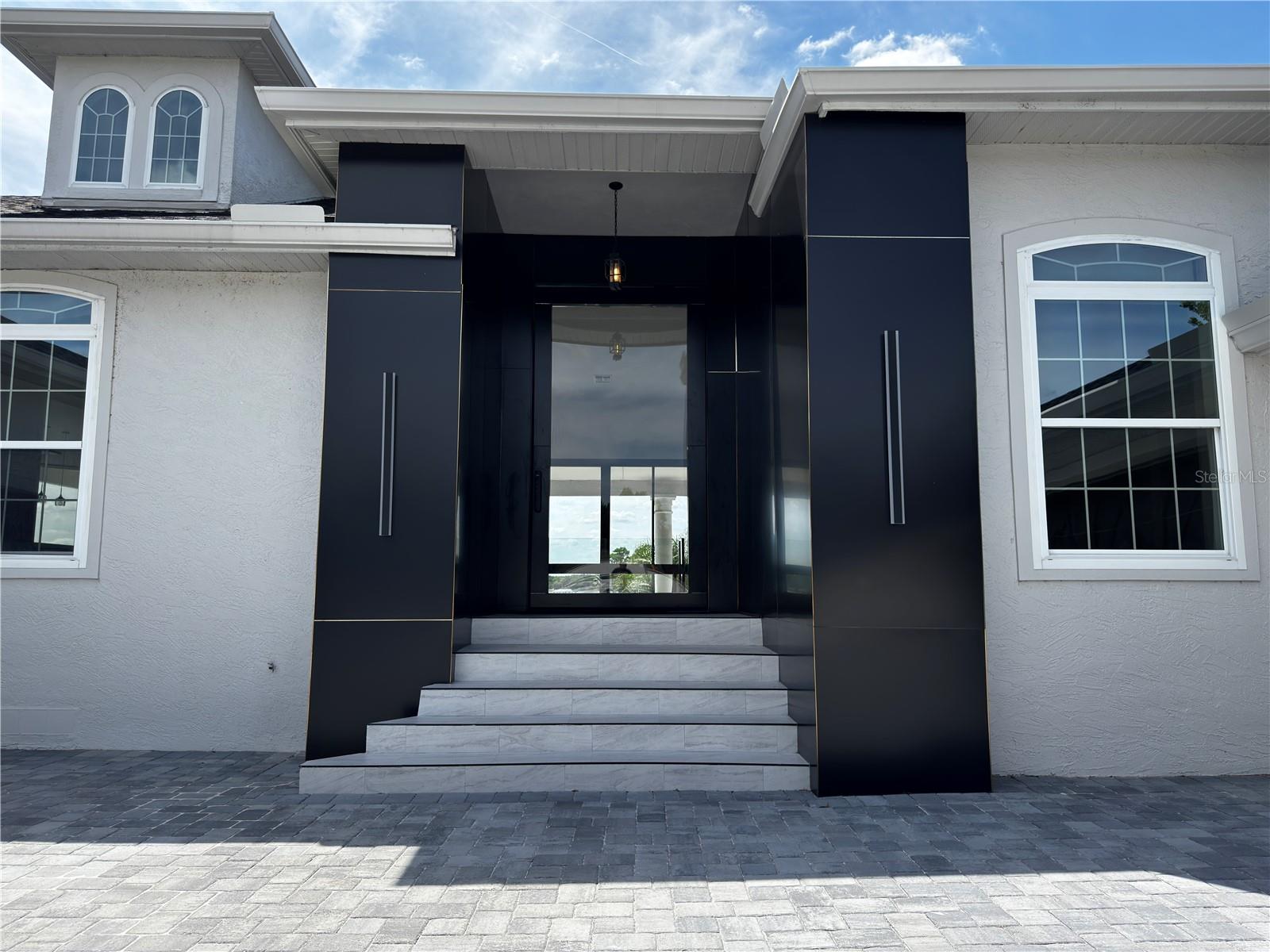 10843 LAKESHORE DRIVE