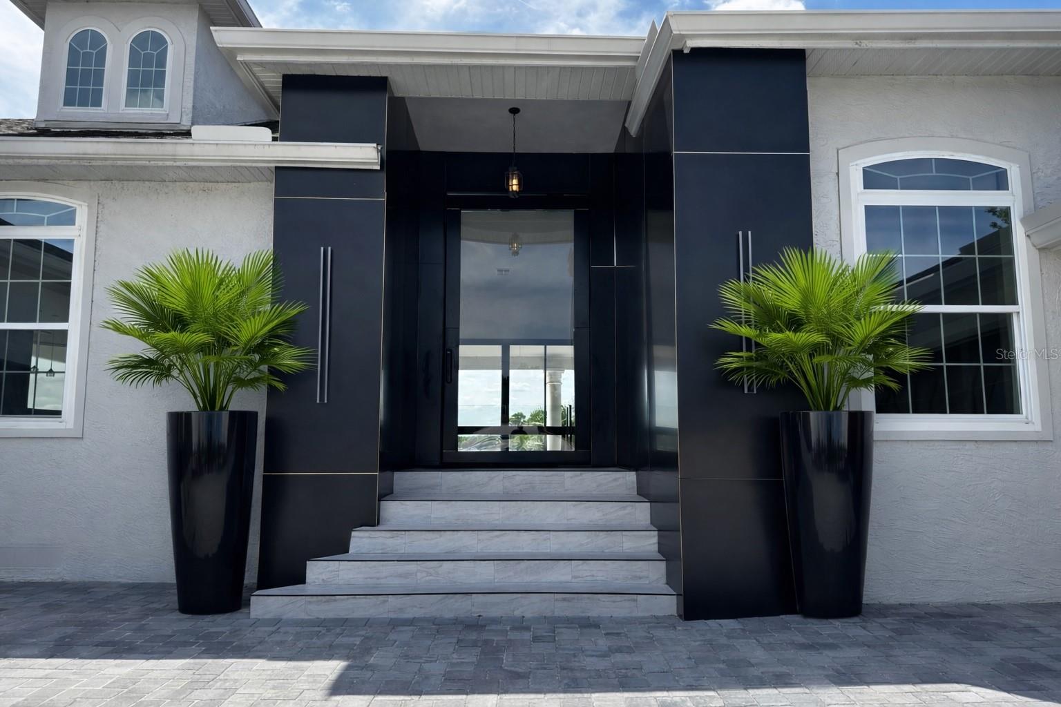 10843 LAKESHORE DRIVE