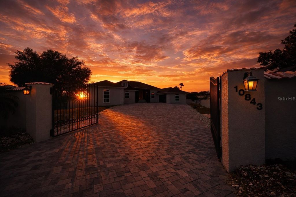 Photo of 10843 Lakeshore Drive, Clermont, FL 34711 (MLS # O6398625)