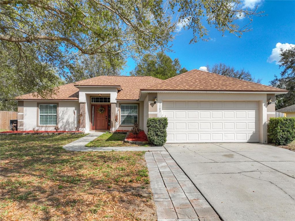 Photo of 1103 Lakeview Oaks Drive, Minneola, FL 34715 (MLS # O6387814)