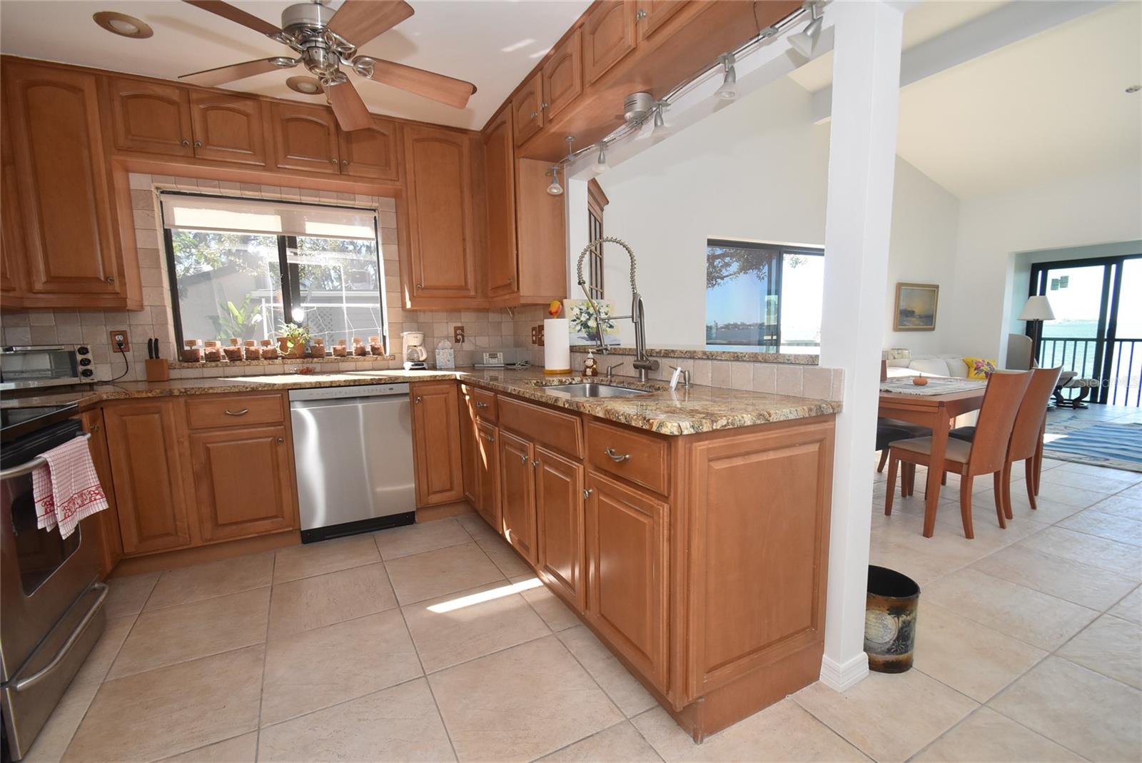 PELICAN COVE VII - Residential Lease