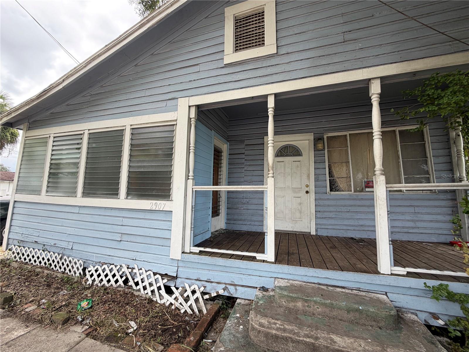 2907 E LAKE AVENUE
