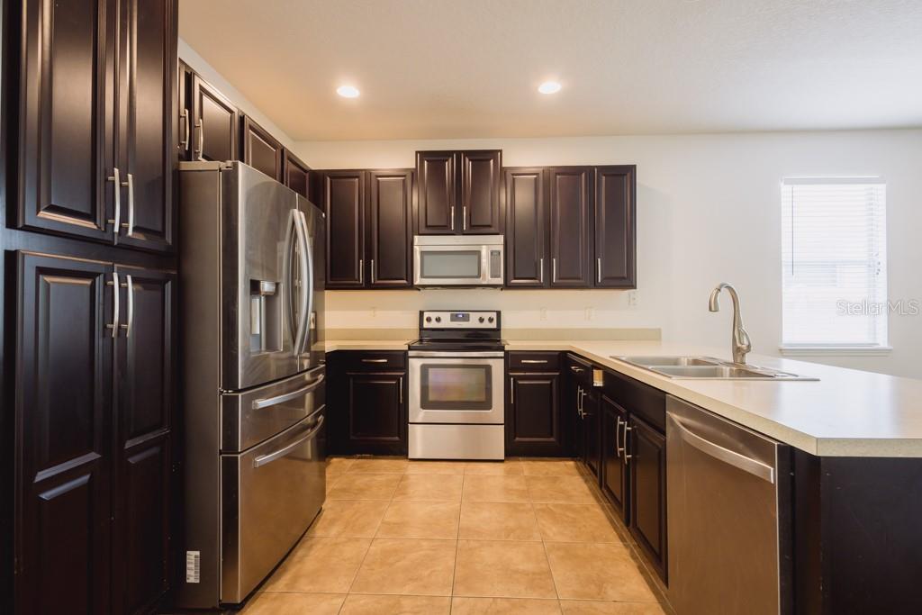 AZALEA COVE ESTATES - Residential Lease