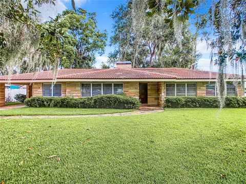 A home in WINTER HAVEN