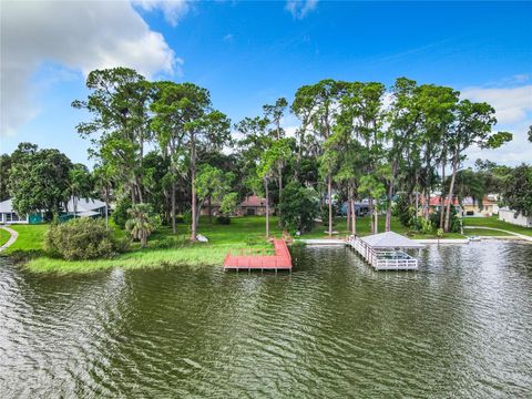 A home in WINTER HAVEN