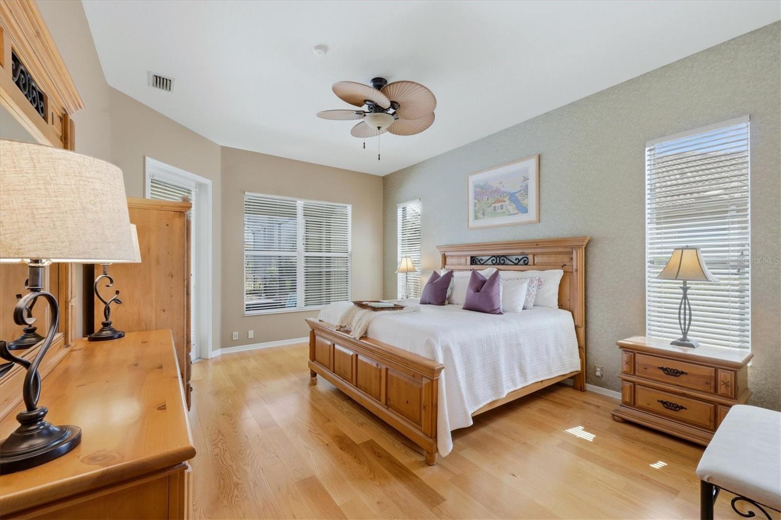 PELICAN POINTE GOLF & COUNTRY CLUB - Residential