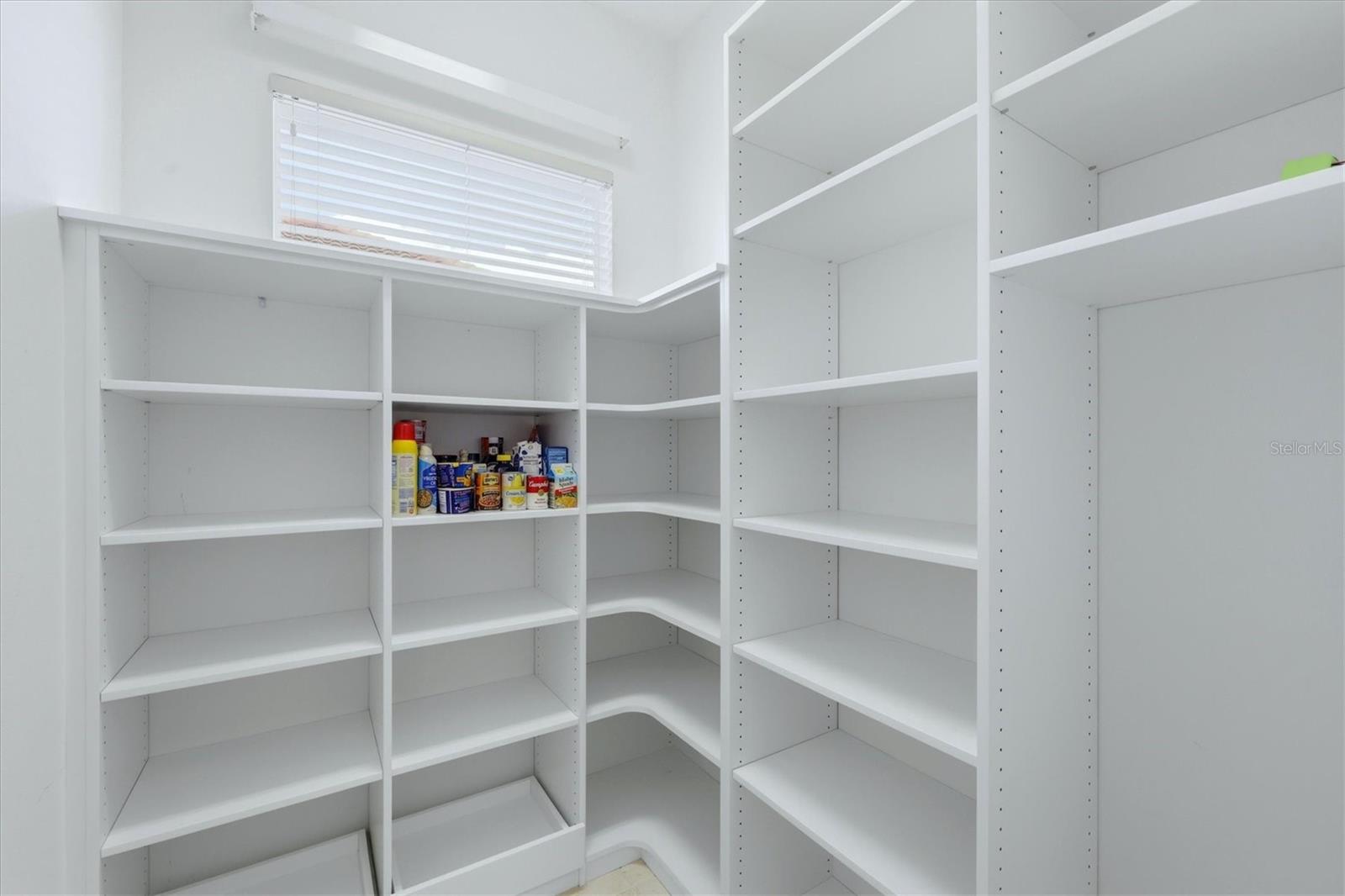 PELICAN POINTE GOLF & COUNTRY CLUB - Residential