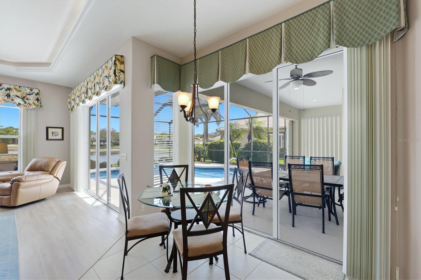 PELICAN POINTE GOLF & COUNTRY CLUB - Residential