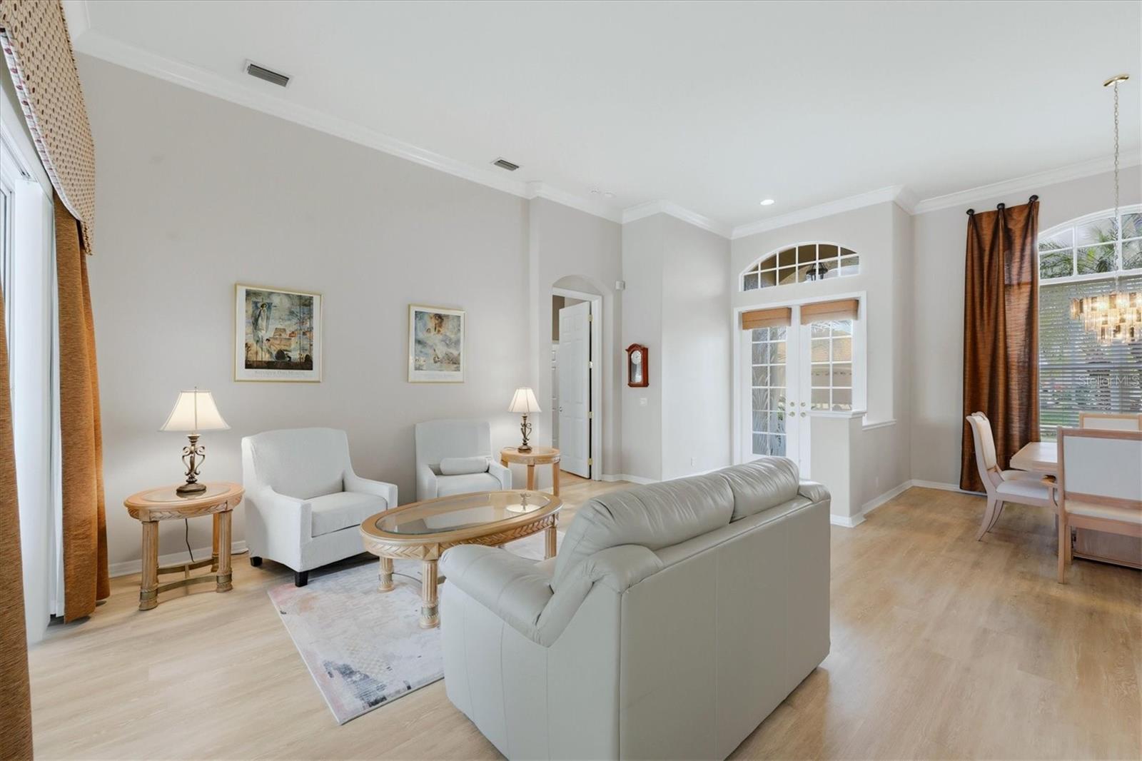 PELICAN POINTE GOLF & COUNTRY CLUB - Residential