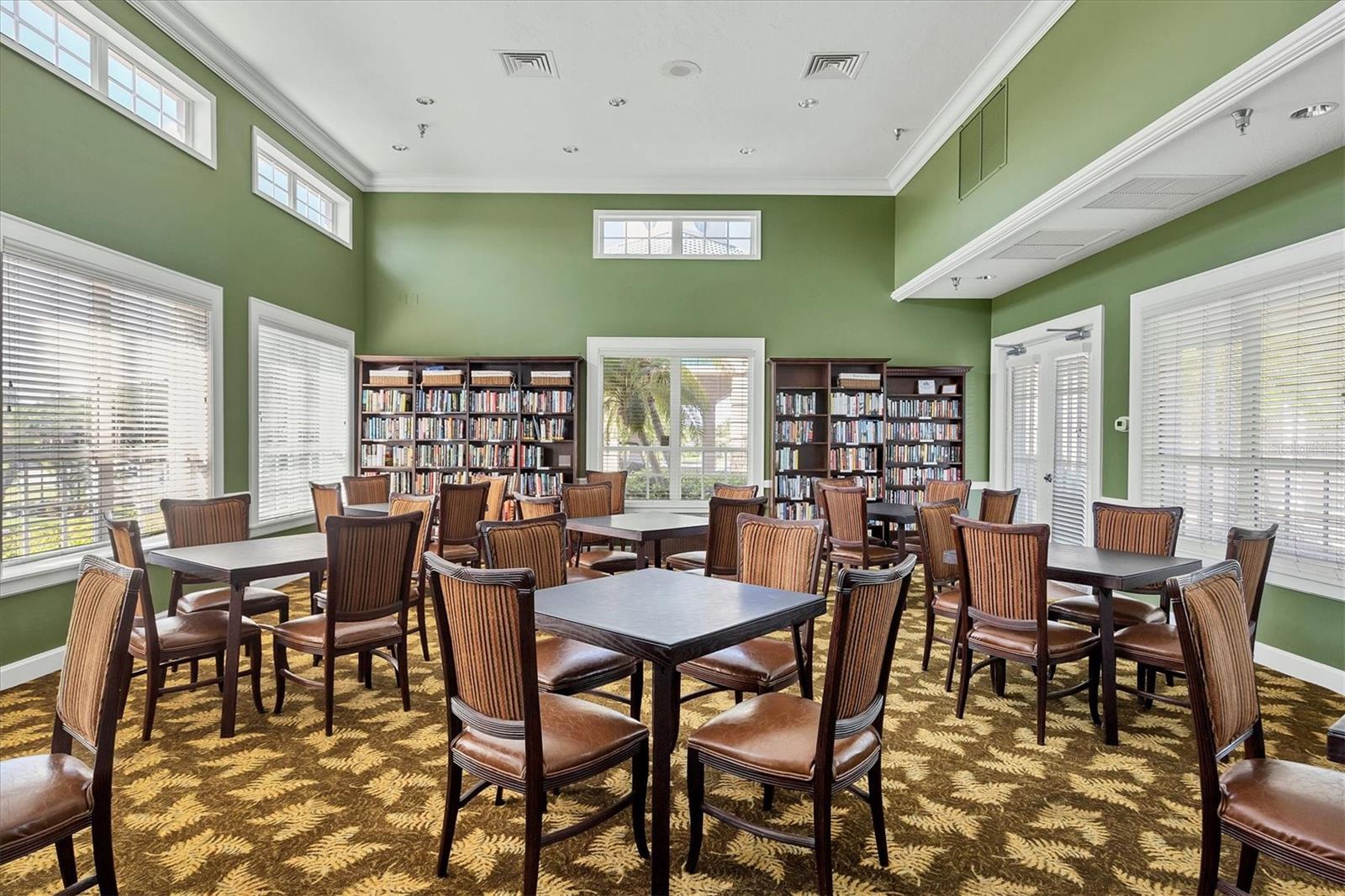 PELICAN POINTE GOLF & COUNTRY CLUB - Residential