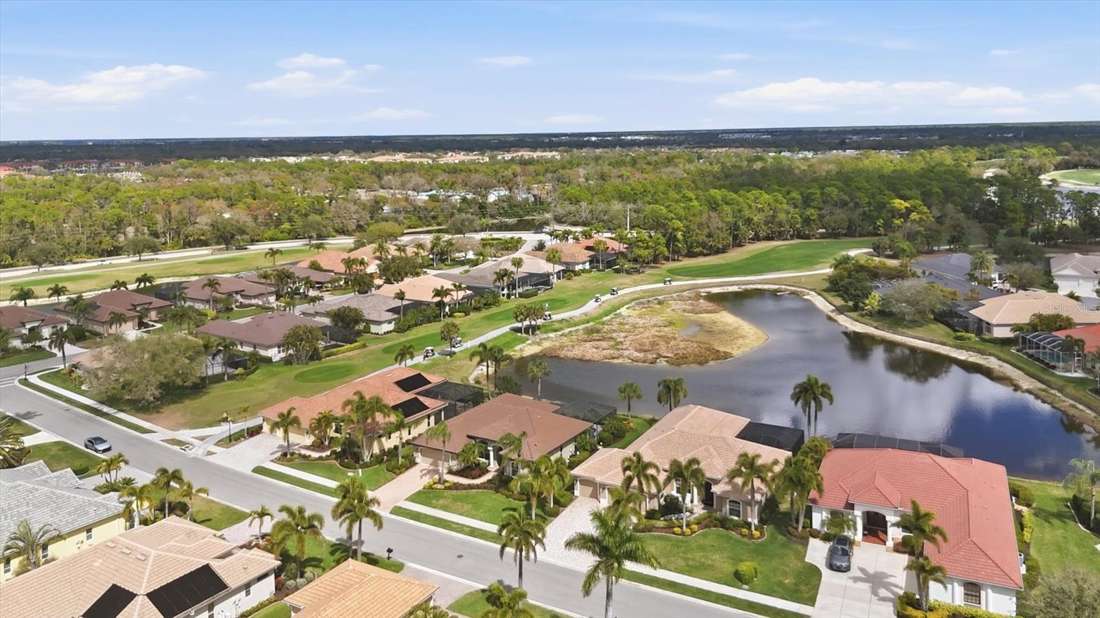 PELICAN POINTE GOLF & COUNTRY CLUB - Residential