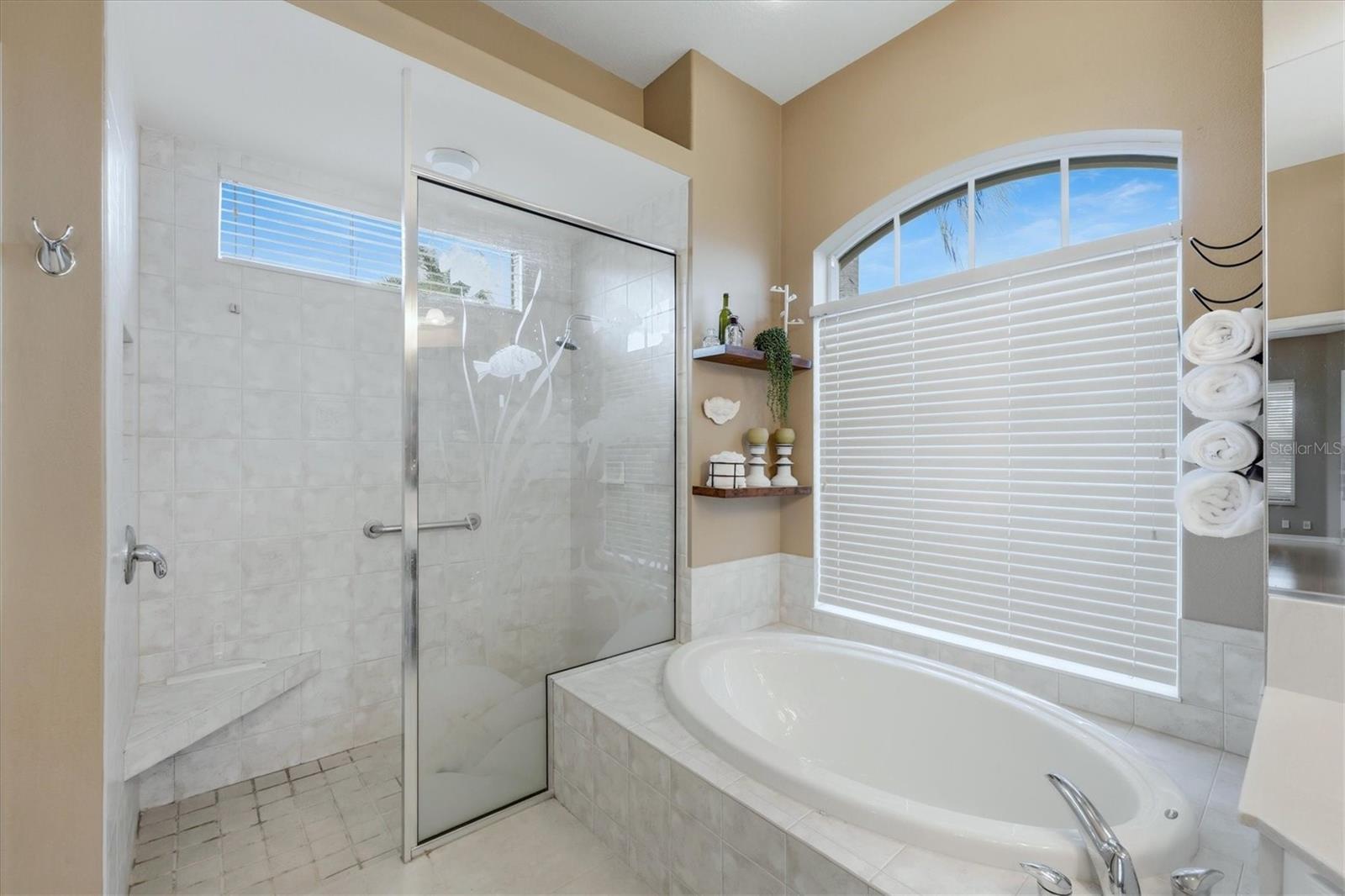 PELICAN POINTE GOLF & COUNTRY CLUB - Residential