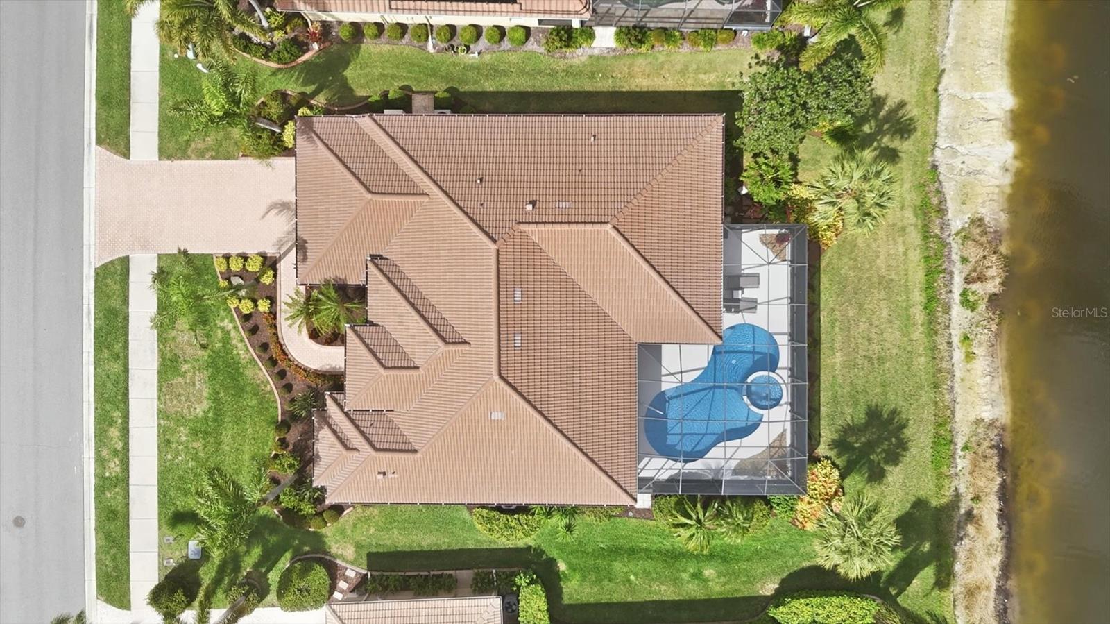 PELICAN POINTE GOLF & COUNTRY CLUB - Residential