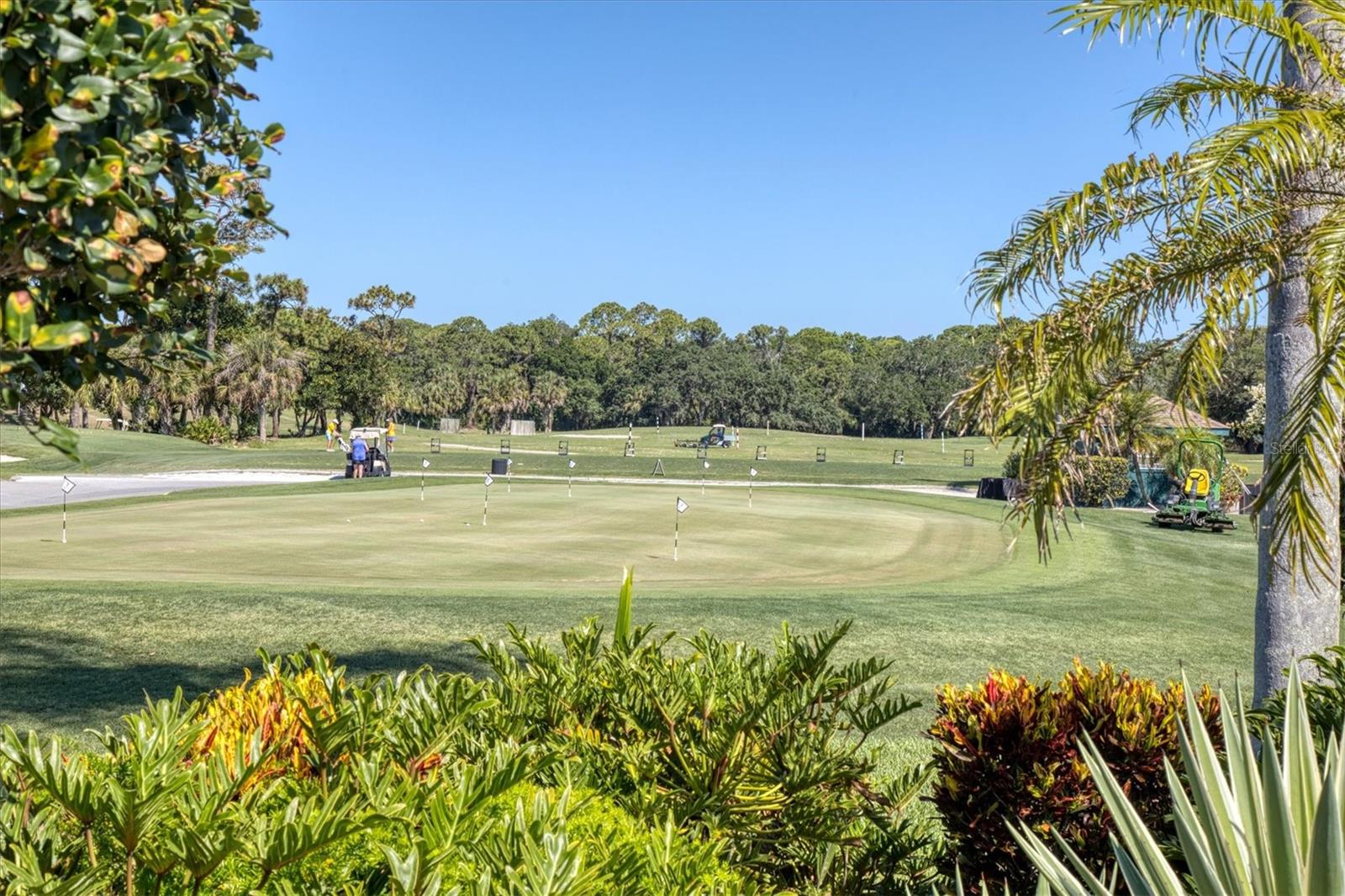 PELICAN POINTE GOLF & COUNTRY CLUB - Residential