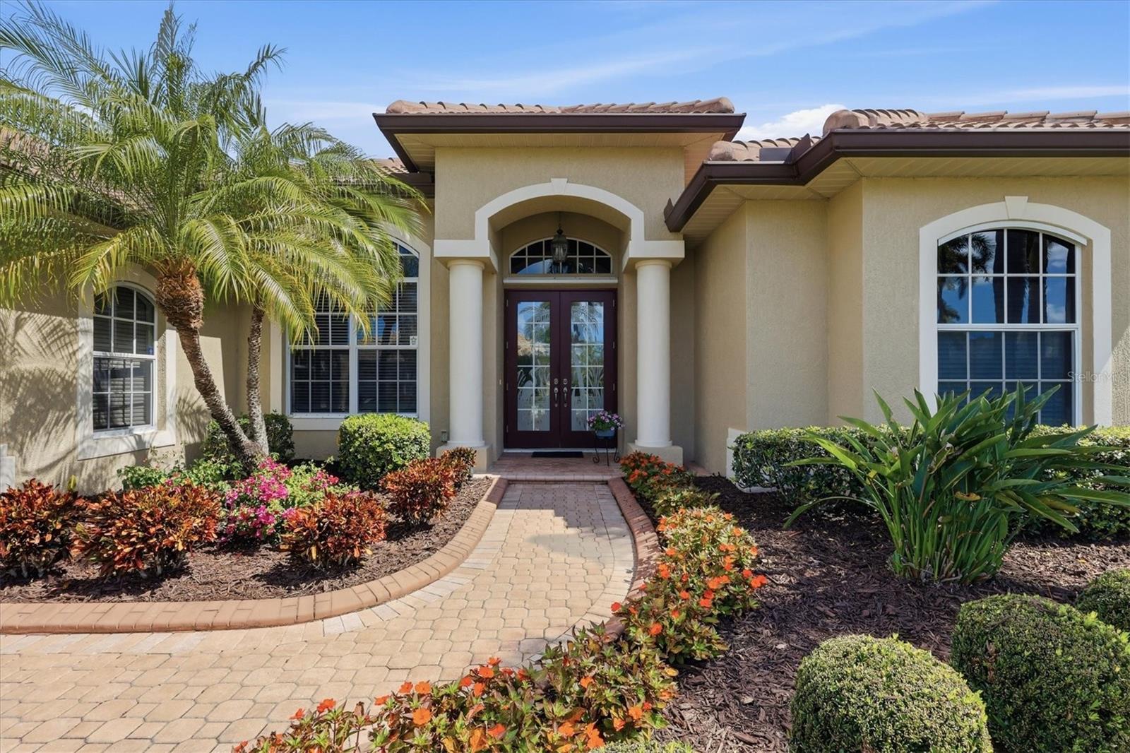 PELICAN POINTE GOLF & COUNTRY CLUB - Residential