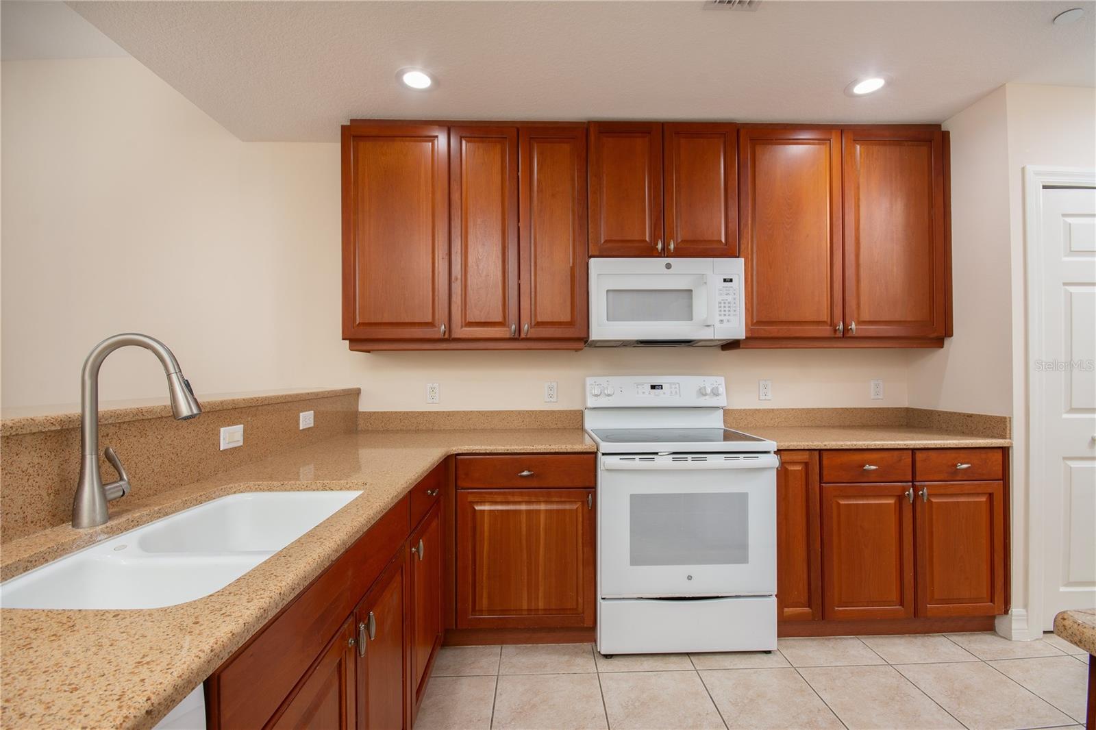 PHILLIPPI LANDINGS E - Residential Lease