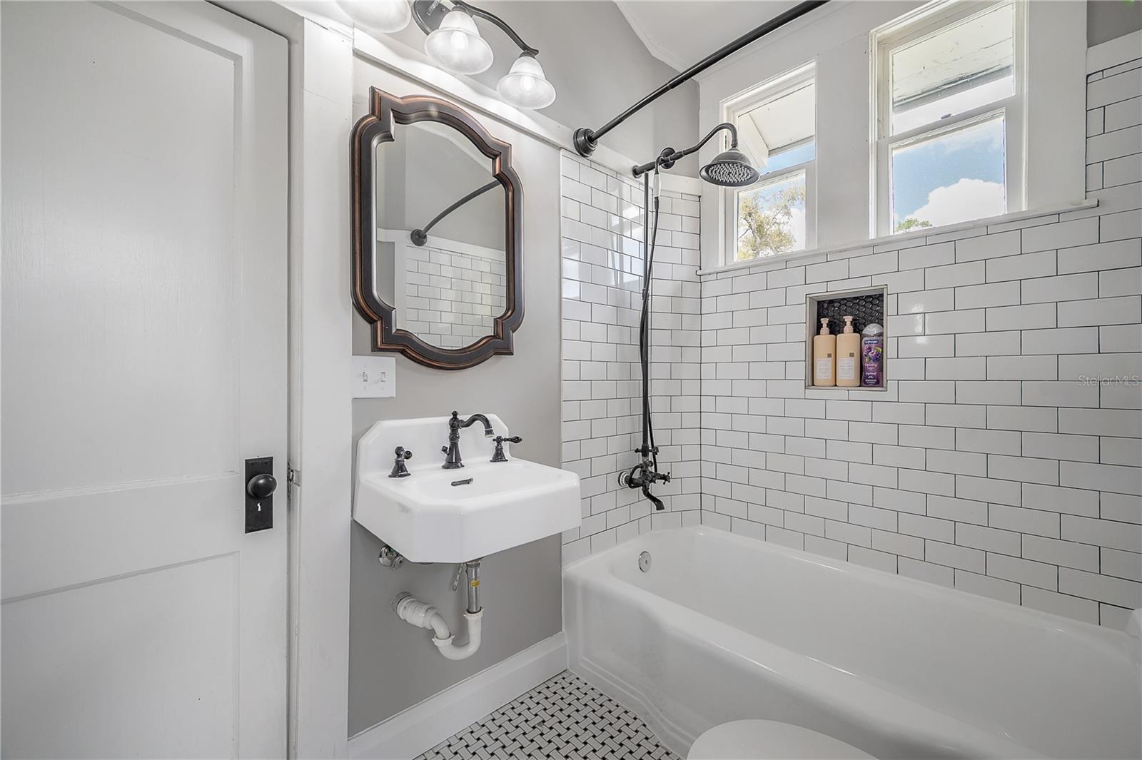 SUWANEE HEIGHTS - Residential