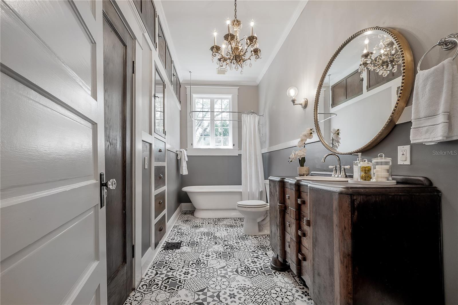 SUWANEE HEIGHTS - Residential