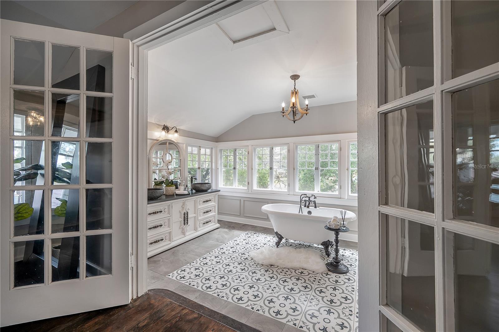 SUWANEE HEIGHTS - Residential