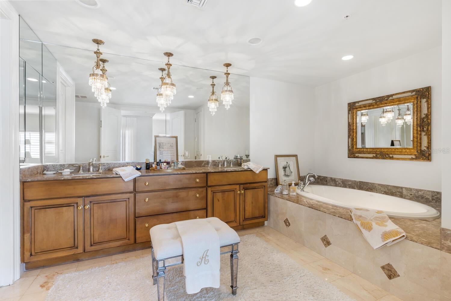 THE RESIDENCES - Residential