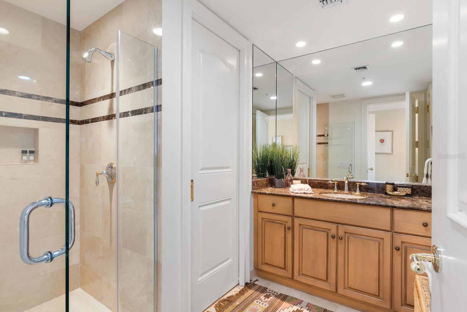 THE RESIDENCES - Residential