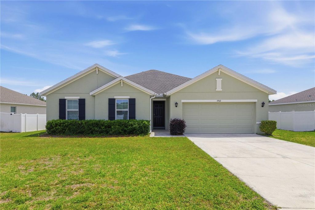 Photo of 3902 SE 99th Street, Belleview, FL 34420 (MLS # OM723324)